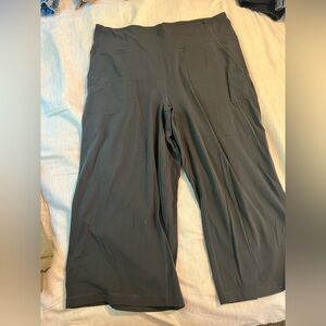 Women’s size 18 Lululemon crop wide leg pants